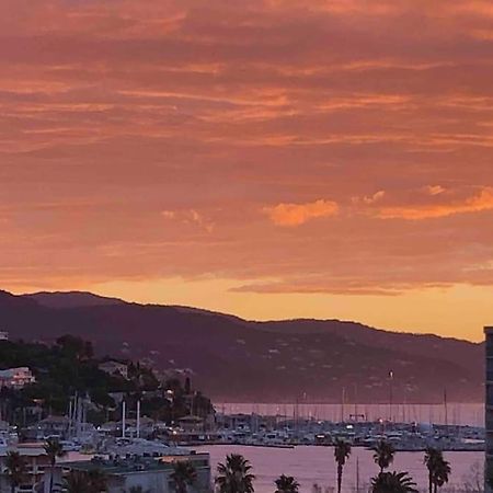 Appartement Vue Mer Au Lavandou Le Lavandou Bagian luar foto