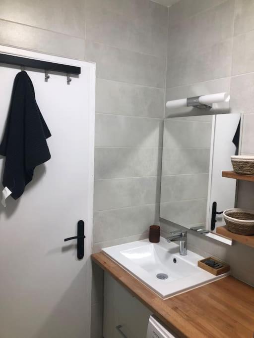 Appartement Vue Mer Au Lavandou Le Lavandou Bagian luar foto