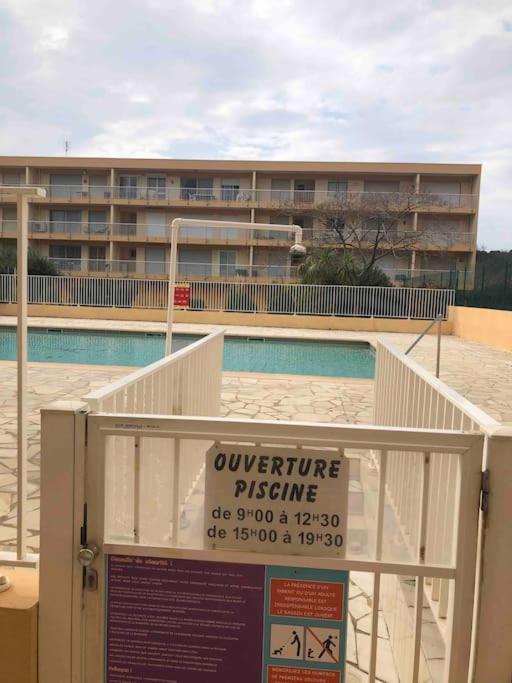 Appartement Vue Mer Au Lavandou Le Lavandou Bagian luar foto